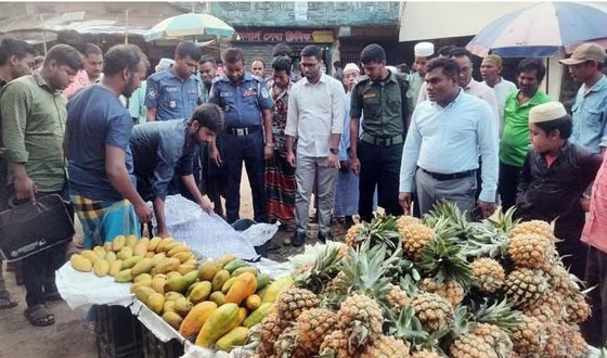 ঝিনাইগাতীতে ফলের দোকানে অভিযান, ফরমালিনযুক্ত আম ধ্বংস