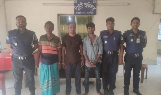 দেবহাটায় পুলিশের অভিযানে ৩ আসামী আটক