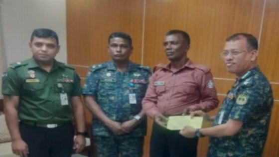 বাঘায়  ভিডিপি সদস্য সাগরকে দেওয়া হলো পুরুস্কার