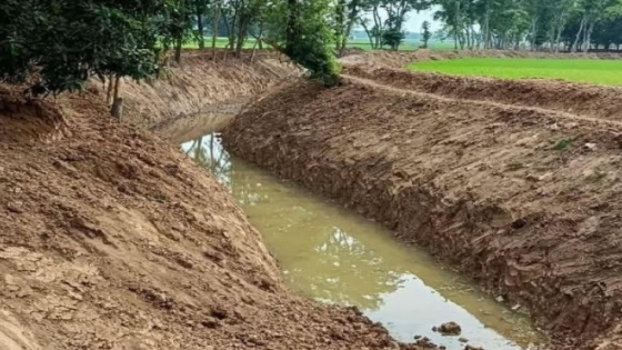 তানোরে বিনোদপুর খাল সংস্কারে পুকুর নয়, যেন সাগর চুরি