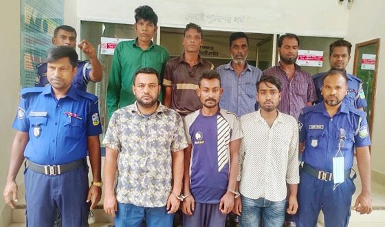 নালিতাবাড়ীতে ভারতীয় চার গরুসহ আটক ৪