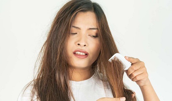 ঘরোয়া পদ্ধতিতে প্রতিরোধ করুণ চুলের রুক্ষতা