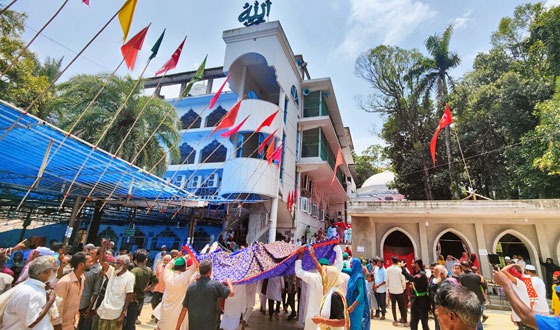 শাহজালালের ওরসে আধ্যাত্মিক মিলন মেলা: ভক্তবৃন্দে মুখরিত সিলেটের পুণ্যভূমি