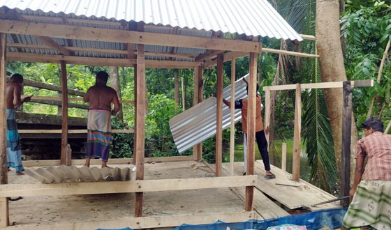 সরকারি খাল দখল করে অবৈধ স্থাপনা, উচ্ছেদ