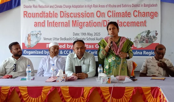 কয়রায় জলবায়ু পরিবর্তন ও দূর্যোগ ঝুঁকি হ্রাস শীর্ষক গোলটেবিল বৈঠক