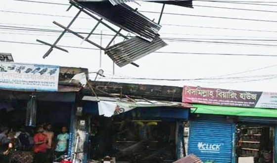 সৈয়দপুরে ঝড়-বৃষ্টিতে ফসল ও ঘরবাড়ির ব্যাপক ক্ষতি