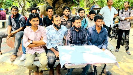 রাবির শিক্ষক-ছাত্রীর বহিষ্কারসহ পাঁচ দফা দাবিতে  সংবাদ সম্মেলন