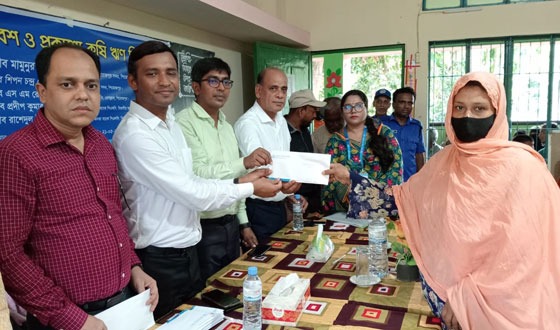 জনতা ব্যাংকের উদ্যোগে কৃষকদের কৃষি ঋণ বিতরণ