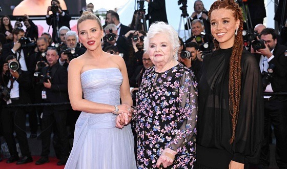 ‘এলেনর দ্য গ্রেট’ নিয়ে কান উৎসবে স্কারলেট