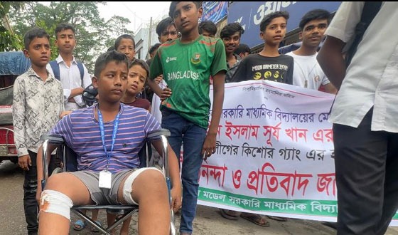 ছোট ভাইকে হাতুড়িপেটা, বিচার চাওয়ায় বড় ভাইয়ের পায়ের রগ কেটে দিয়েছে দূর্বৃত্তরা