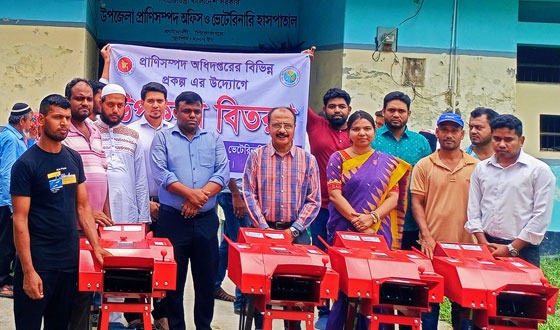 প্রাণিসম্পদ অধিদপ্তরের বিভিন্ন প্রকল্পের উদ্যোগে উপকরণ বিতরণ