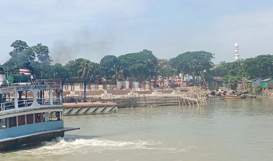 চাঁদপুর আধুনিক লঞ্চঘাট নির্মাণ কাজে ধীরগতি