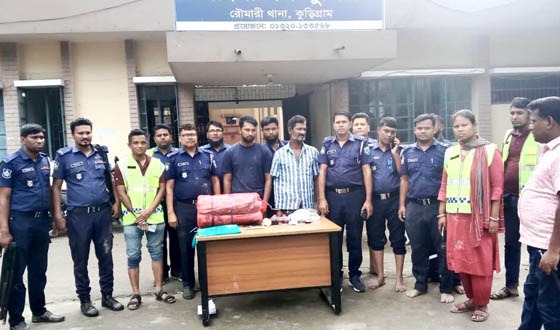 রৌমারীতে মাদক ব্যবসায়ীকে ছিনিয়ে নিতে পুলিশের উপর হামলা,আটক ২