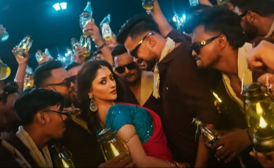 নতুন গানে নজর কাড়লেন পূজা