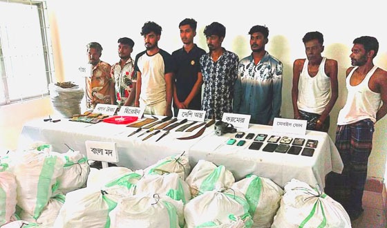 বগুড়ায় মাদক ও দেশীয় অস্ত্রসহ আটক ১০