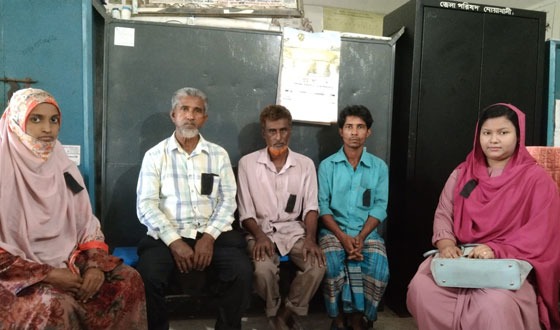 হাতিয়ায় তৃতীয়-চতুর্থ শ্রেণি কর্মচারীদের কর্মবিরতি পালিত