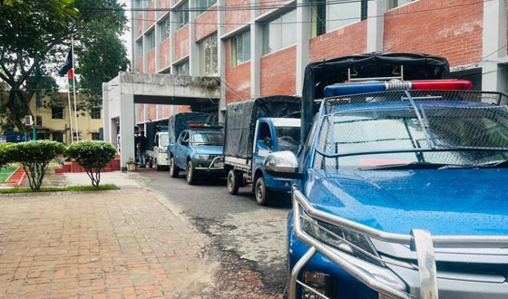 ঈদুল আযহা উপলক্ষে লালপুর থানা পুলিশের শোডাউন