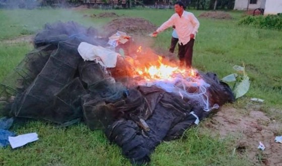 নালিতাবাড়ীতে বিপুল পরিমাণ কারেন্ট জাল জব্দ