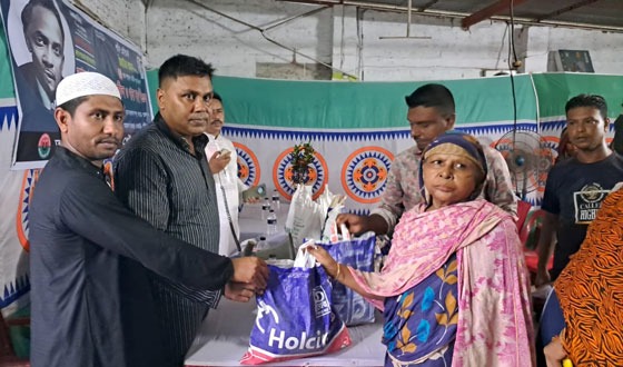 জিয়াউর রহমানের শাহাদাৎ বার্ষিকী উপলক্ষে বাগেরহাটে খোদ্য সামগ্রী বিতরন