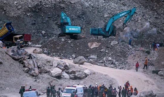 ইন্দোনেশিয়ায় পাথরের খনি ধসে নিহত ১০, ধ্বংসস্তূপের নিচে আটকা?