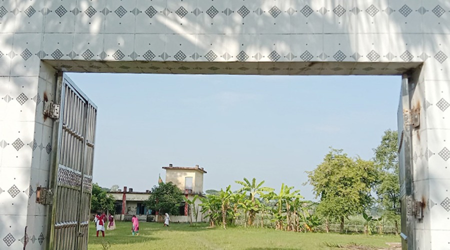 চিতলমারীতে বিদ্যালয়ে শিক্ষক আছে-নেই শিক্ষার্থী!