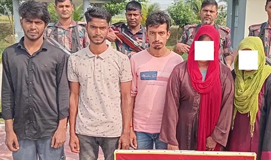 মহেশপুর সীমান্তে নারীসহ ৭ বাংলাদেশি আটক