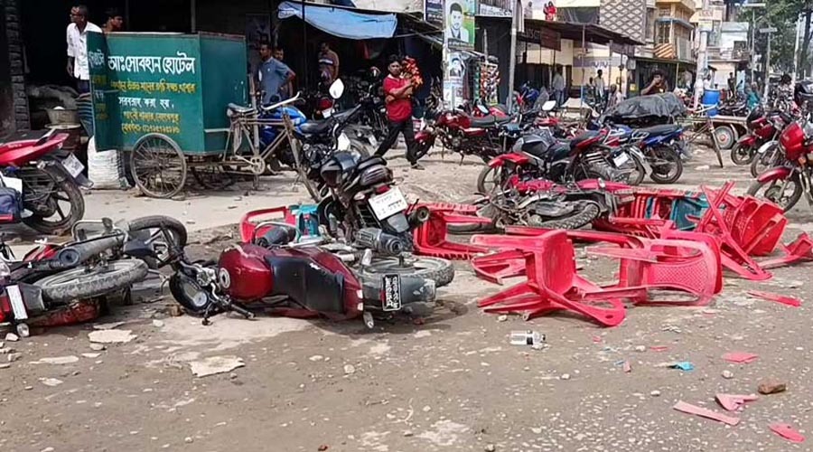 বিএনপির মনোনয়ন ঘিরে মেহেরপুরে সংঘর্ষ, ভাঙচুর ও অগ্নিসংযোগ