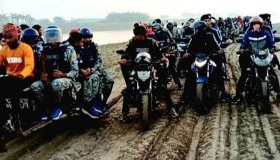 দৌলতপুরে পদ্মার চরে সন্ত্রাসীদের ধরতে পুলিশের অভিযান, আটক শতাধিক