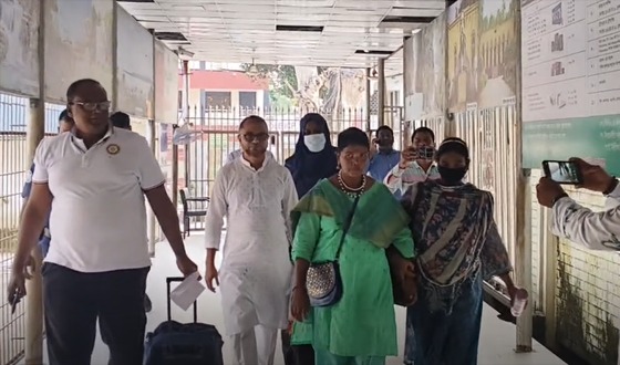 ১১ বছর হারিয়ে যাওয়া গৃহবধু শান্তনাকে হস্তান্তর