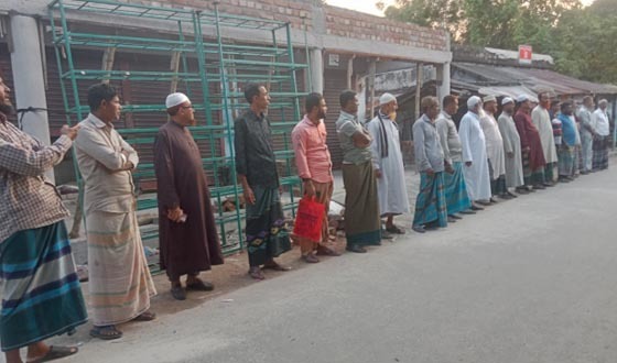 আশাশুনির বাঁকড়ায় মসজিদের অর্থ আত্মসাতের প্রতিবাদে মানববন্ধন