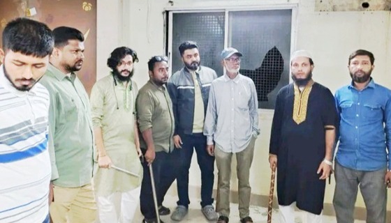 খুলনায় যুবলীগ-ছাত্রলীগের ঝটিকা মিছিল, এনসিপি অফিসে হামলায় আটক ৫