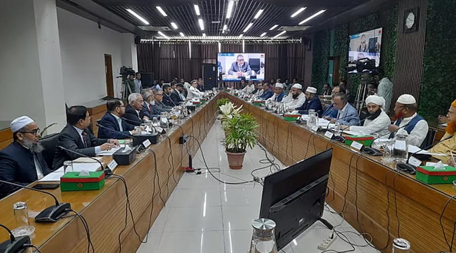 আগাম পোস্টার সরানোর নির্দেশ, না মানলে কঠোর ব্যবস্থা