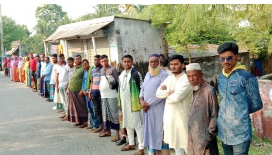 আশাশুনির কাদাকাটিতে অপপ্রচার ও ষড়যন্ত্রের প্রতিবাদে মানববন্ধন