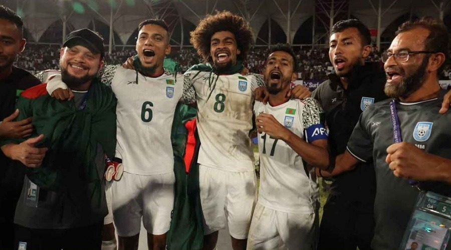 বাংলাদেশ ফুটবল দলকে ২ কোটি টাকা পুরস্কার ঘোষণা