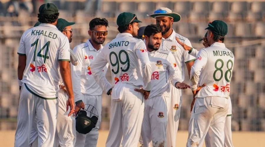 ফলোঅনের শঙ্কায় আইরিশরা