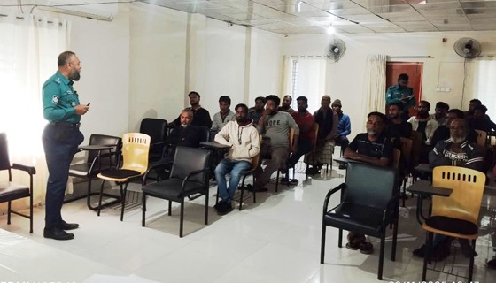 খুলনায় যানজট নিরসনে ট্রাফিক পুলিশের অন্যন্য উদ্যোগ