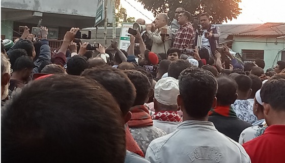 আশাশুনিতে ৩১ দফা সম্বলিত লিফলেট বিতরন ও পথসভা