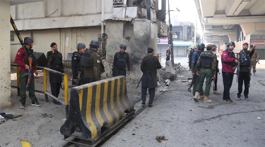পাকিস্তানে এফসি সদরদপ্তরে আত্মঘাতী হামলা, নিহত ৬