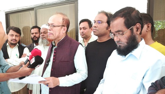 কুমিল্লা মডার্ণ হাই স্কুলে চলমান অনিয়ম ও দুর্নীতির প্রতিকার চেয়ে স্মারকলিপি প্রদান