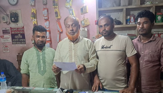 তারেক রহমানের নির্দেশে কচুয়ায় পূজা মন্ডপে বিএনপি নেতা অনুদান