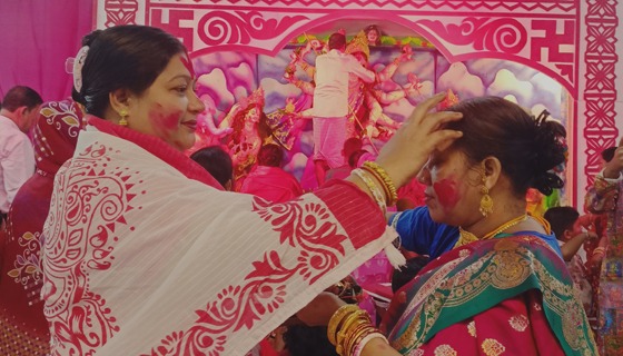 বিজয় দশমী রাতে বিসর্জনের মধ্য দিয়ে দুর্গোৎসবের সমাপ্তি ঘটবে