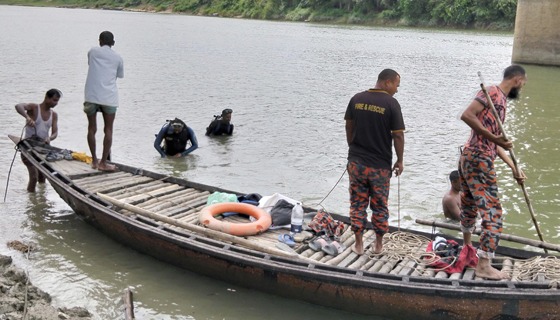প্রতিমা বিসর্জনকালে আত্রাই নদীতে পড়ে কিশোর নিখোঁজ