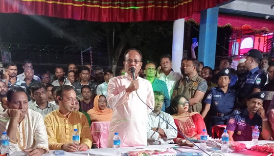 কচুয়ায় দূর্গাপূজা মন্ডপ পরিদর্শনে ড. এ বি এম ওবায়দুল ইসলাম