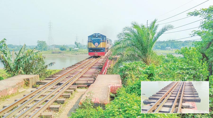 ঝুঁকিতে রয়েছে দেশের প্রায় অর্ধেক রেললাইন