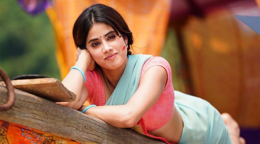 জাহ্নবী কাপুরের প্রাণবন্ত অভিনয় আলোচনায়