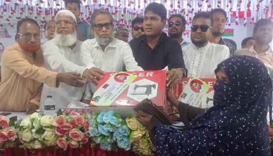 বালুয়াকান্দীতে সেলাই মেশিন, টিউবওয়েল, ছাগল, শিক্ষা উপকরণসহ অর্থ সহায়তা প্রদান