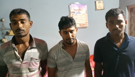 পাখি শিকার করতে নিষেধ করায় যুবককে গুলি, আটক ৩