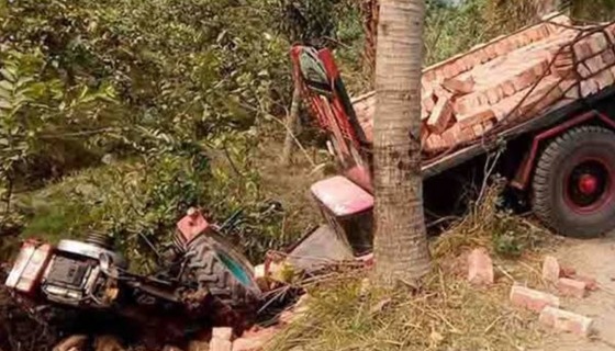 সাতক্ষীরায় ট্রলি উল্টে হেলপার নিহত