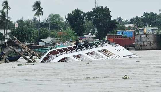 খুলনার রূপসায় সুন্দরবন ট্যুরিস্ট জাহাজ ডুবি