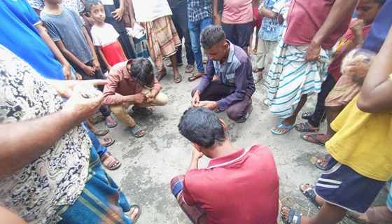 বাঘায় চুরি করা পেঁয়াজ বিক্রয় করতে এসে আটক ৩